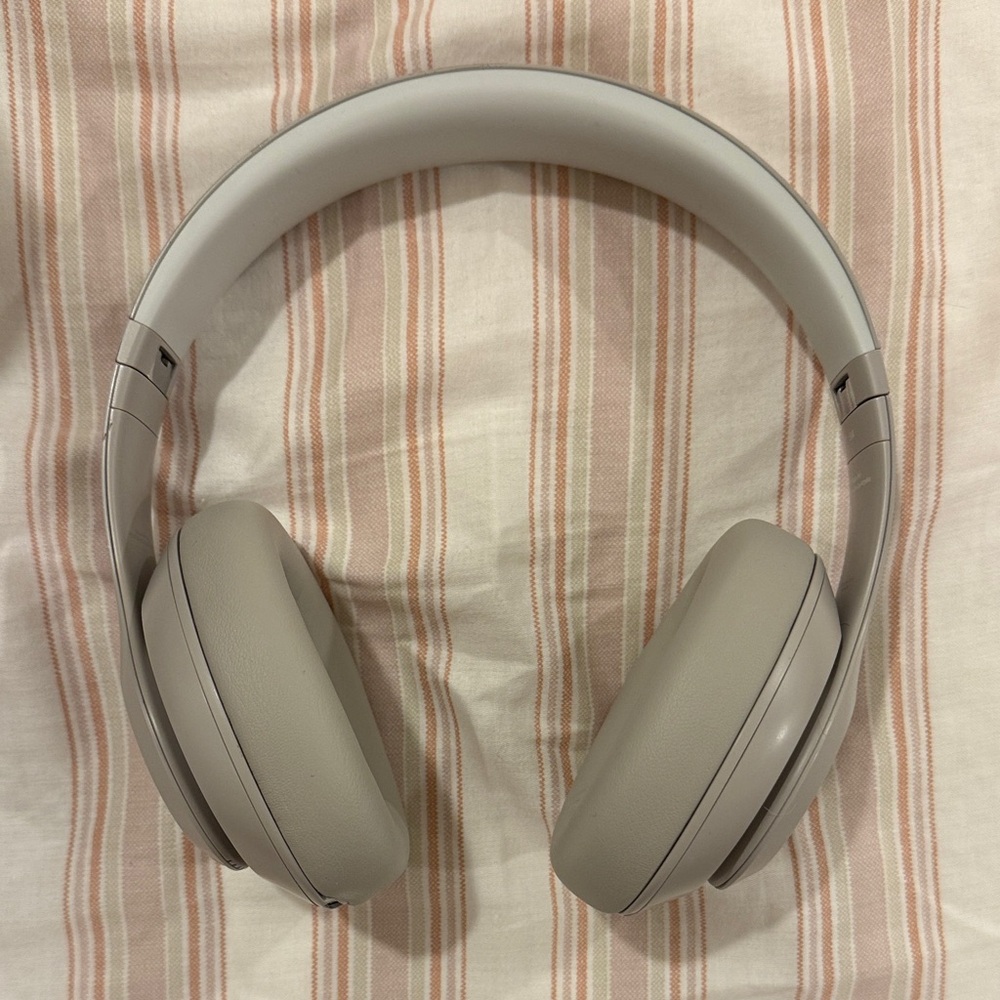 Beats Studio Pro